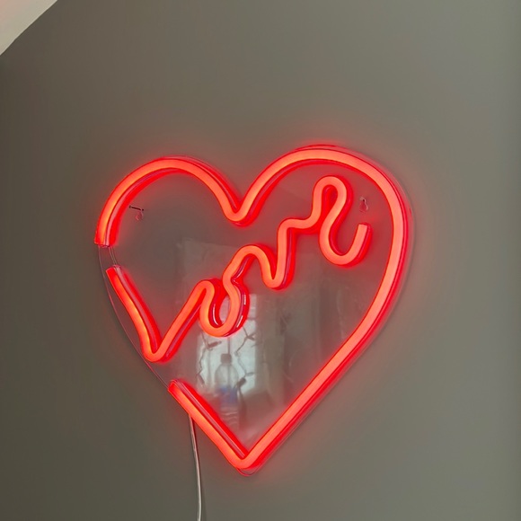 Light up love sign - Picture 1 of 2